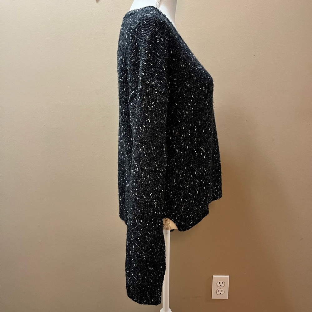 Guess Gray Shiny Knit Sweater Size Large - Picture 3 of 8